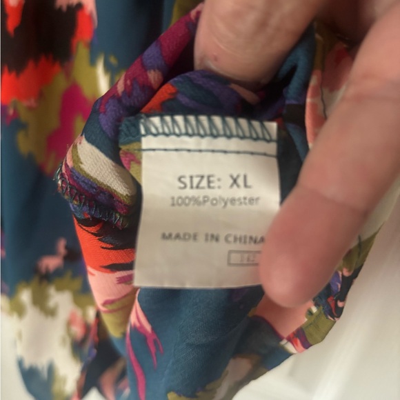 New without tags! No brand 1X with butterfly sleeves. - Picture 2 of 3